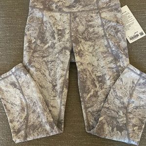 NWT LULULEMON TIME TO SWEAT CROP 23”